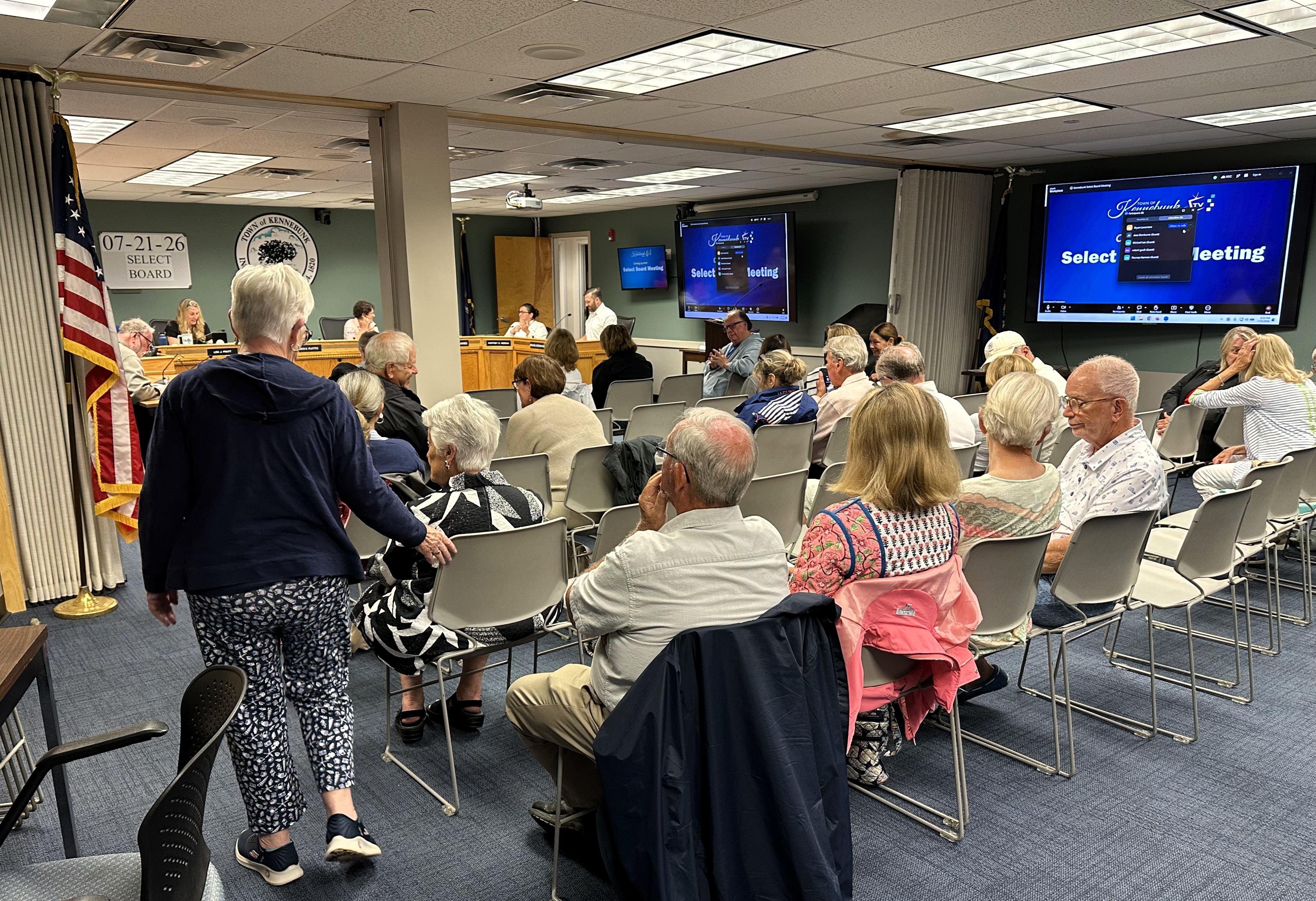 Kennebunk Select Board sends beach parking pass ordinance back to subcommittee